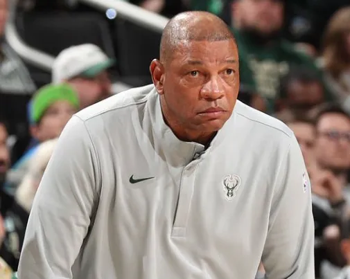 AIYOUXI-里弗斯：伤病、字母哥的交易传言是雄鹿本赛季失败的原因